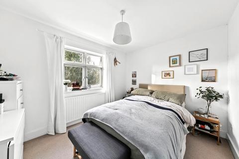 2 bedroom flat to rent, Courtlands Avenue, Kew, Richmond, Surrey TW9