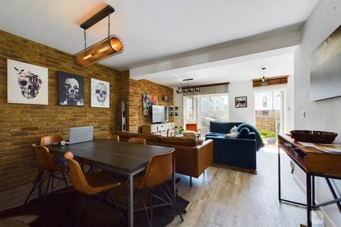 3 bedroom end of terrace house for sale, Countess Way, Milton Keynes MK10