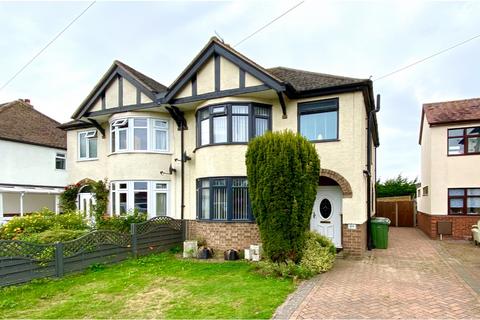 3 bedroom semi-detached house to rent, Cheltenham Road, Evesham WR11