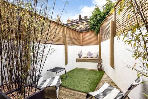 5 bedroom end of terrace house to rent, Berens Road, London, NW10