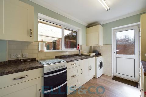 2 bedroom bungalow for sale, Hopgarden Road, Tonbridge, Kent, TN10