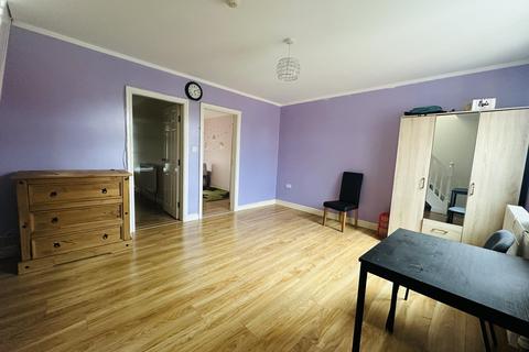 3 bedroom flat to rent, Bearwood Road,  Smethwick, B66