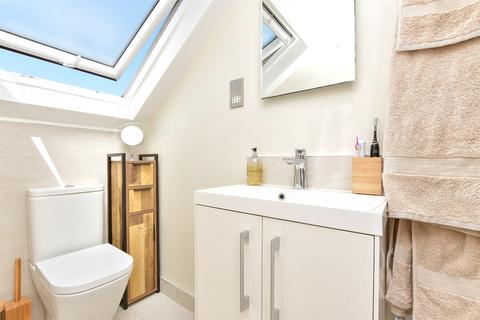 16 Albion Road, Reigate, RH2 7JY