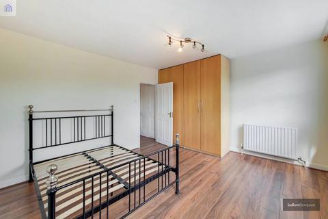 2 bedroom flat to rent, Hanover Gardens, Oval, SE11