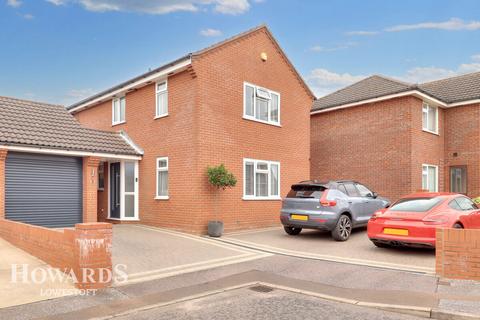 3 Ashness Close, Lowestoft, NR32 4UW