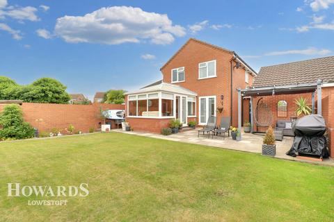 3 Ashness Close, Lowestoft, NR32 4UW