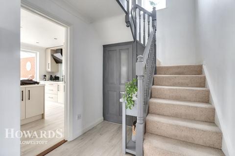 3 Ashness Close, Lowestoft, NR32 4UW