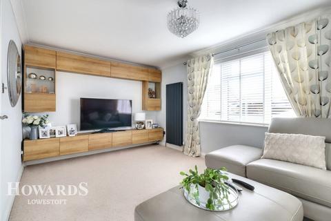 3 Ashness Close, Lowestoft, NR32 4UW