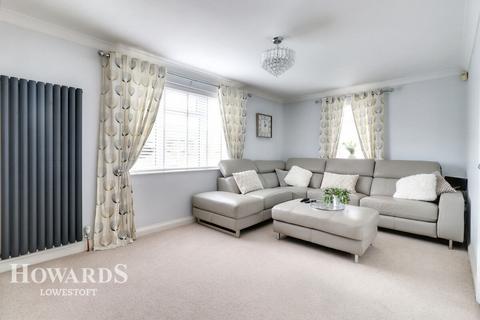 3 Ashness Close, Lowestoft, NR32 4UW