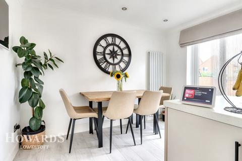 3 Ashness Close, Lowestoft, NR32 4UW