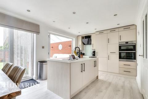 3 Ashness Close, Lowestoft, NR32 4UW
