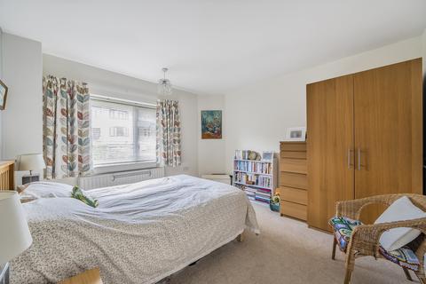2 bedroom flat for sale, Valley Court, Leeds LS17
