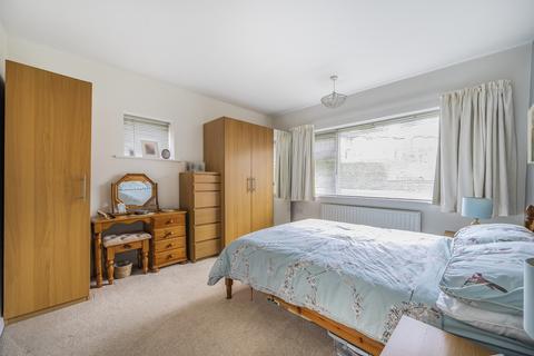 2 bedroom flat for sale, Valley Court, Leeds LS17