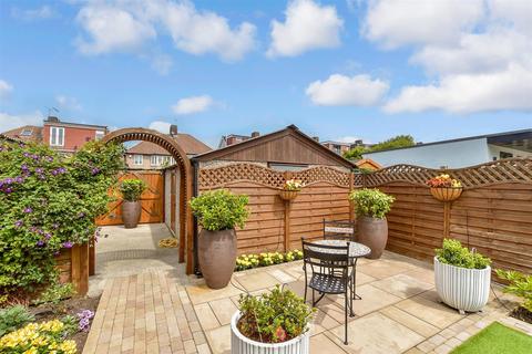 60 Leadale Avenue, London, E4 8AY
