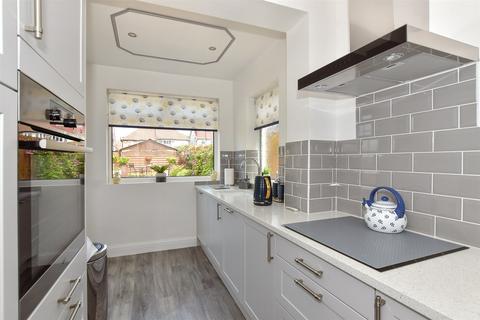 60 Leadale Avenue, London, E4 8AY