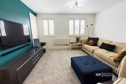 2 bedroom maisonette to rent, West Ewell KT19