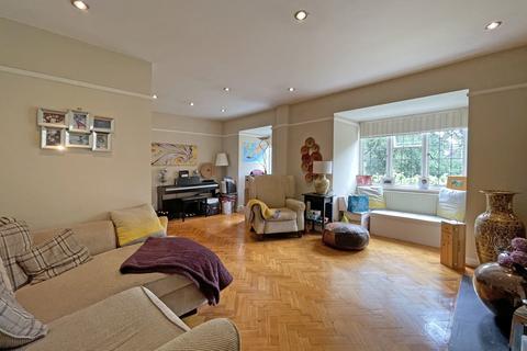 2 bedroom apartment for sale, Epsom Road,  Ewell Village, KT17