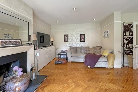 2 bedroom apartment for sale, Epsom Road,  Ewell Village, KT17