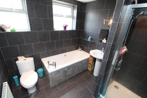 2 bedroom flat to rent, Ripon Road, Harrogate, North Yorkshire, UK, HG1