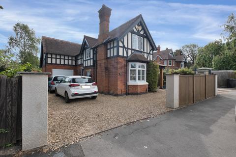4 bedroom detached house for sale, Period Property on Burton Road, Melton Mowbray, LE13 1DL