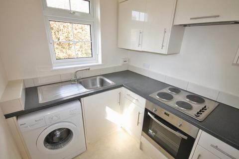2 bedroom apartment to rent, Popes Avenue, Twickenham, TW2