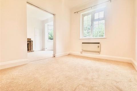 2 bedroom apartment to rent, Popes Avenue, Twickenham, TW2