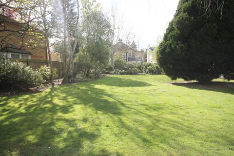 2 bedroom apartment to rent, Popes Avenue, Twickenham, TW2