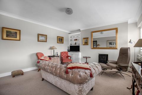 47, Queens Court Queens Road, Richmond, TW10 6LB