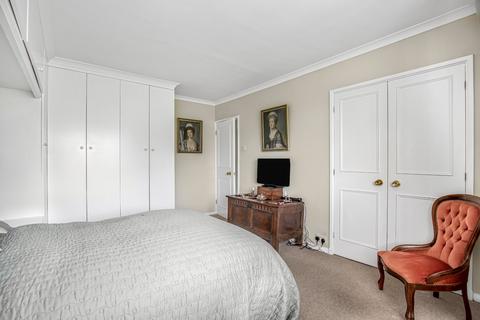 47, Queens Court Queens Road, Richmond, TW10 6LB