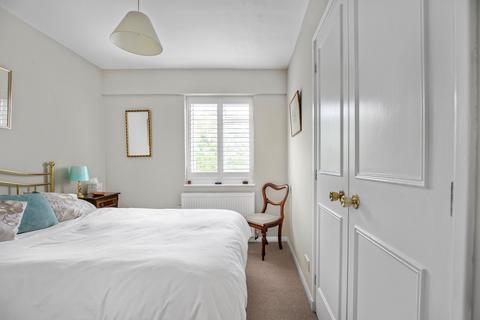 47, Queens Court Queens Road, Richmond, TW10 6LB