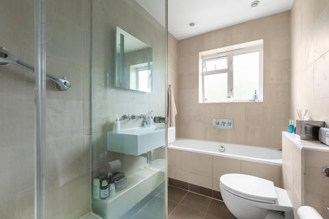 47, Queens Court Queens Road, Richmond, TW10 6LB