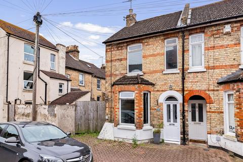 2 bedroom end of terrace house to rent, Bradstone New Road, Folkestone, CT20