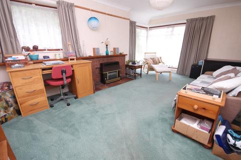 18 Lancaster Drive, Broadstone, BH18 9EL