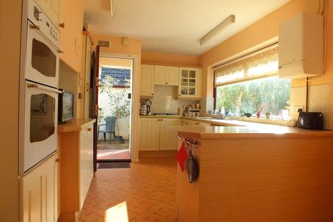 18 Lancaster Drive, Broadstone, BH18 9EL