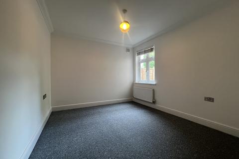 2 bedroom flat to rent, Chessel Avenue, Bournemouth BH5