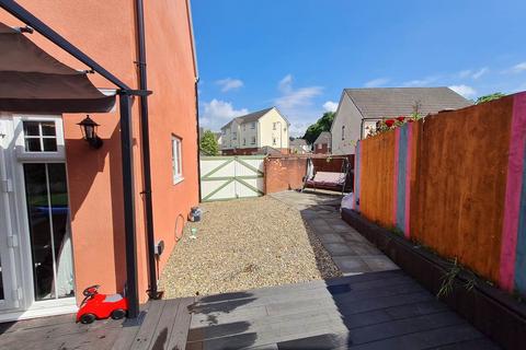 4 bedroom semi-detached house to rent, Maes Yr Ehedydd, Johnstown,