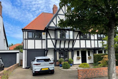 4 bedroom semi-detached house for sale, Holywell Avenue, Whitley Bay, Tyne and Wear, NE26 3AF