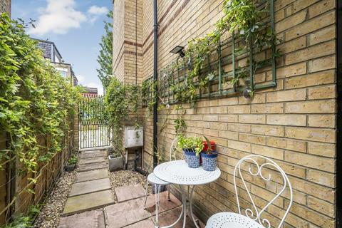 2 bedroom house to rent, Hazelmere Road London NW6