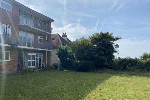 2 bedroom flat to rent, Rotherfield Avenue, Bexhill-on-Sea TN40