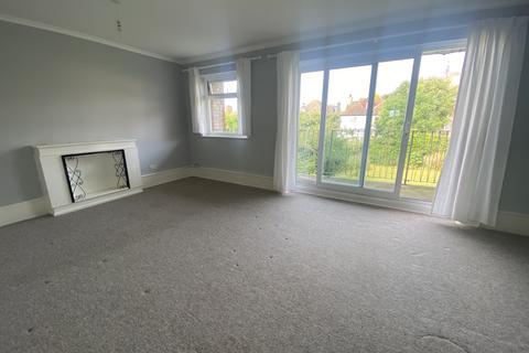 2 bedroom flat to rent, Rotherfield Avenue, Bexhill-on-Sea TN40