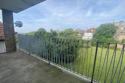 2 bedroom flat to rent, Rotherfield Avenue, Bexhill-on-Sea TN40