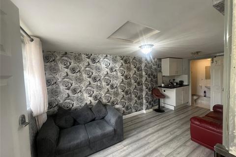 Studio to rent, Salcot Crescent, New Addington CR0