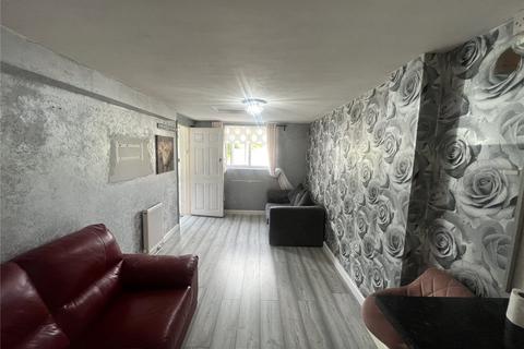 Studio to rent, Salcot Crescent, New Addington CR0