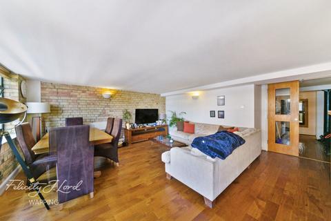 2 bedroom flat for sale, Merchant Court, Wapping Wall, London, E1W