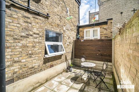 2 bedroom apartment to rent, Coldharbour Lane, London, SE5