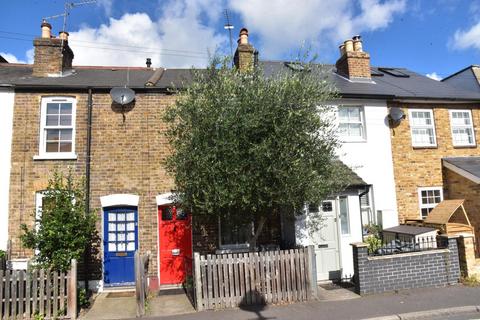 2 bedroom terraced house to rent, Holly Road, Twickenham TW1