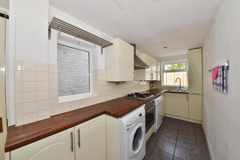 2 bedroom terraced house to rent, Holly Road, Twickenham TW1