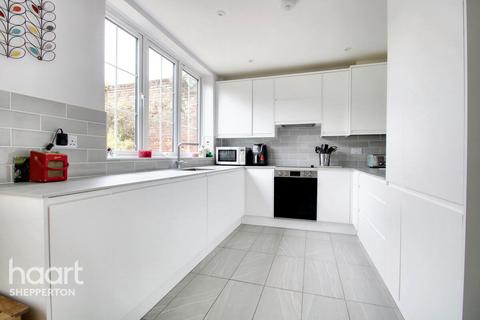 3 bedroom end of terrace house for sale, Mulberry Trees, Shepperton