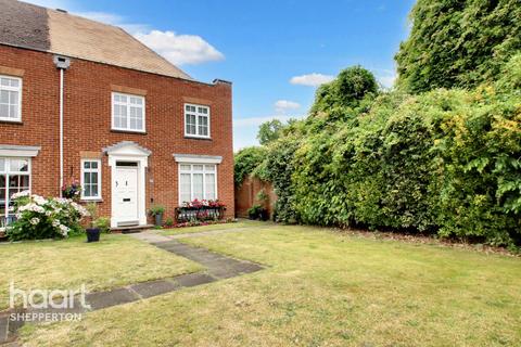 3 bedroom end of terrace house for sale, Mulberry Trees, Shepperton