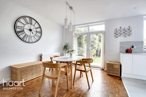 3 bedroom end of terrace house for sale, Mulberry Trees, Shepperton